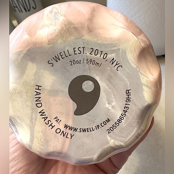 Gently used 20oz Swell Geode Rose Traveler - Picture 4 of 5